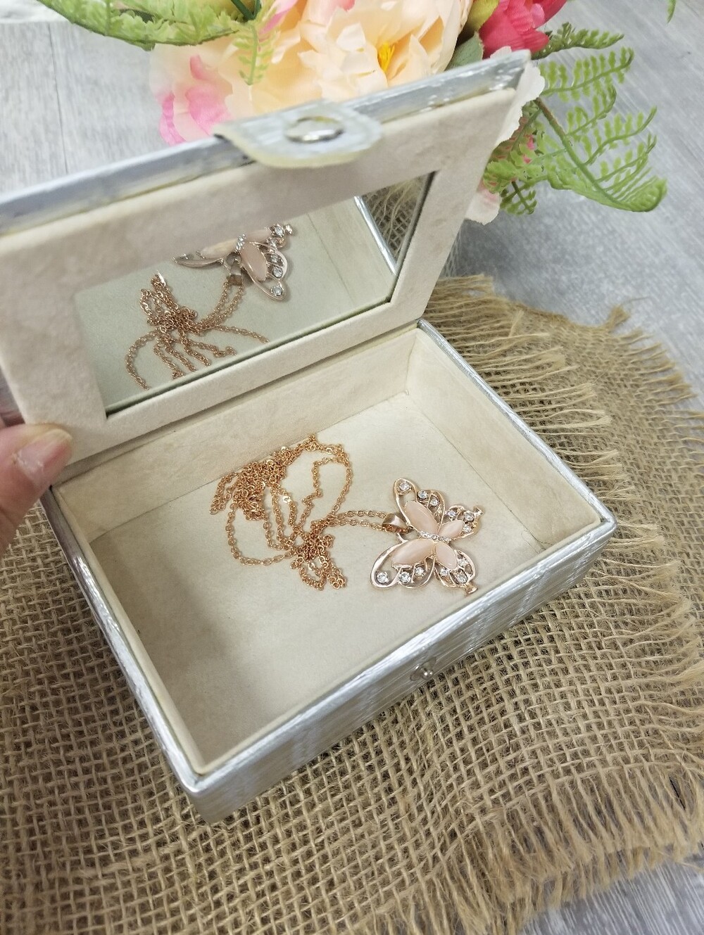 Silver Metallic Portable Jewelry box